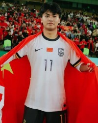 伟德官方网站-蒯纪闻社媒分享晋级决赛的图片，黄博文回复：真棒